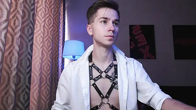 Snapshot of Joseph__Quinn chatting on 10-22-25, 04:02 Joseph Quinn online show from 10-22-25, 04:02