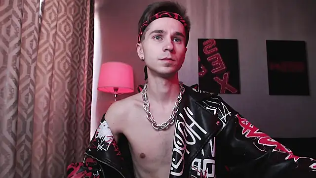 Snapshot of Joseph__Quinn chatting on 10-24-25, 03:58 Joseph Quinn online show from 10-24-25, 03:58