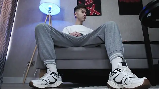 Snapshot of Joseph__Quinn chatting on 11-12-25, 05:19 Joseph Quinn online show from 11-12-25, 05:19