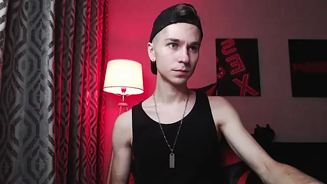 Snapshot of Joseph__Quinn chatting on 11-30-25, 11:47 Joseph Quinn online show from 11-30-25, 11:47