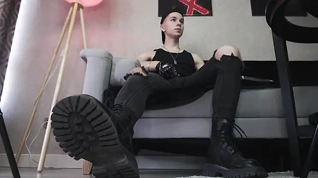 Snapshot of Joseph__Quinn chatting on 12-02-25, 07:25 Joseph Quinn online show from 12-02-25, 07:25