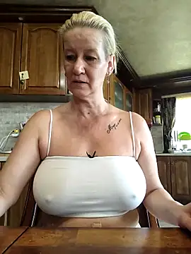 Snapshot of Lotus-blume1 chatting on 10-13-25, 08:14 Lotus-blume1 online show from 10-13-25, 08:14