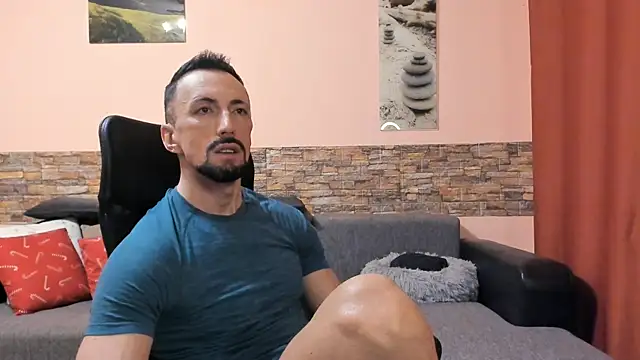 HotHunkTrainer online show from 02-05-26, 09:03