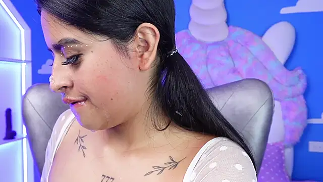 miss romyna online show from 01-31-25, 02:07