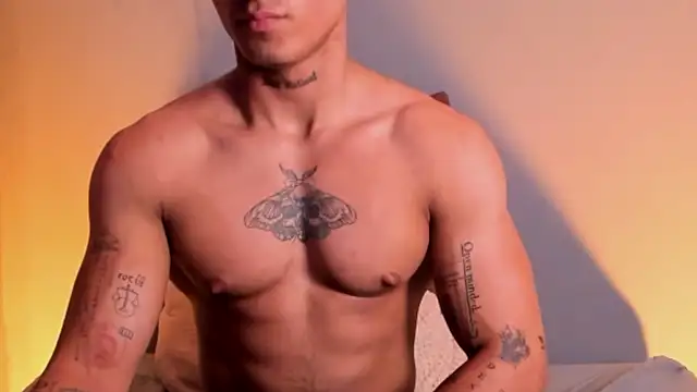 Snapshot of Thomas_Fit1 chatting on 01-02-25, 03:58 Thomas Fit1 online show from 01-02-25, 03:58