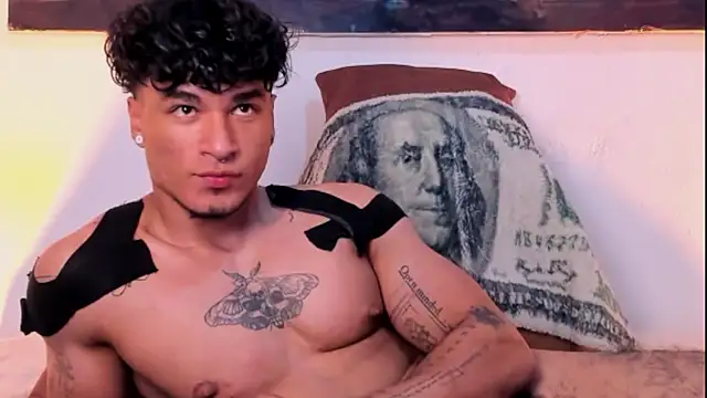 Snapshot of Thomas_Fit1 chatting on 02-05-25, 02:29 Thomas Fit1 online show from 02-05-25, 02:29