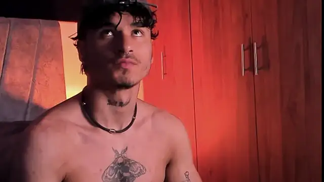 Snapshot of Thomas_Fit1 chatting on 09-21-25, 02:02 Thomas Fit1 online show from 09-21-25, 02:02