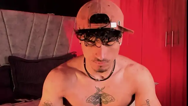 Snapshot of Thomas_Fit1 chatting on 09-23-25, 04:15 Thomas Fit1 online show from 09-23-25, 04:15