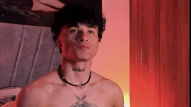 Snapshot of Thomas_Fit1 chatting on 10-20-25, 11:16 Thomas Fit1 online show from 10-20-25, 11:16