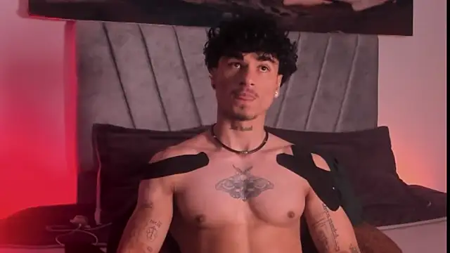 Snapshot of Thomas_Fit1 chatting on 11-25-25, 07:03 Thomas Fit1 online show from 11-25-25, 07:03