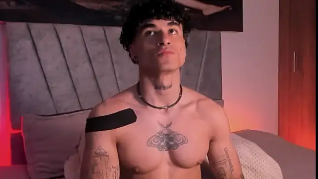 Snapshot of Thomas_Fit1 chatting on 12-04-25, 04:00 Thomas Fit1 online show from 12-04-25, 04:00