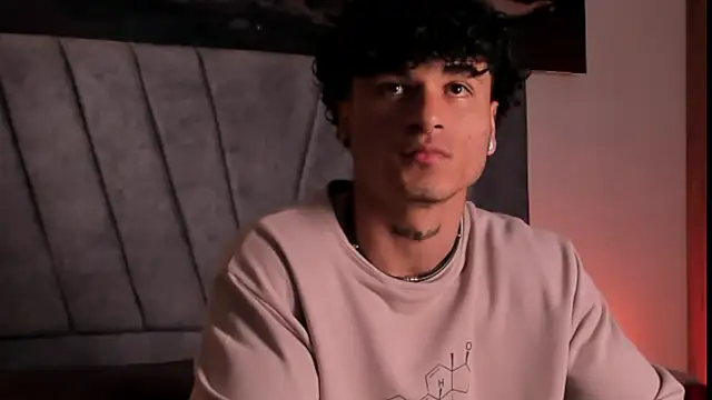 Snapshot of Thomas_Fit1 chatting on 12-14-25, 02:50 Thomas Fit1 online show from 12-14-25, 02:50