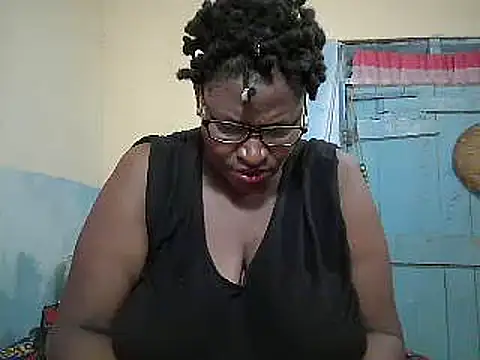 Snapshot of sexy_bigboobss chatting on 05-27-26, 06:54 sexy bigboobss online show from 05-27-26, 06:54