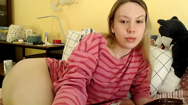 Snapshot of Scarlettford chatting on 02-09-25, 04:07 Scarlettford online show from 02-09-25, 04:07