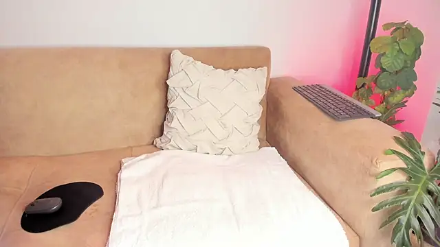 iam-ella18 online show from 11-28-25, 01:08