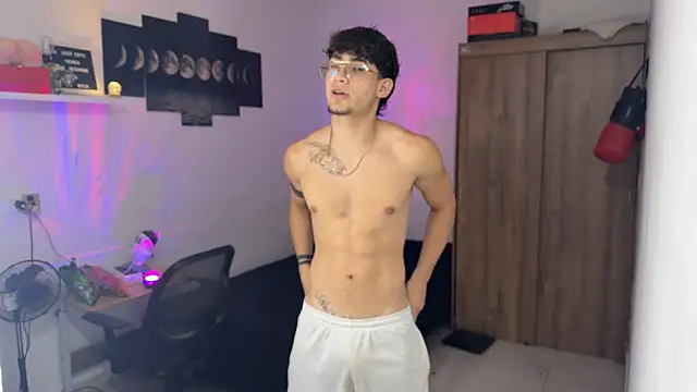 Snapshot of Kisan_Smith chatting on 10-13-25, 02:55 Kisan Smith online show from 10-13-25, 02:55