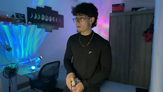 Snapshot of Kisan_Smith chatting on 10-21-25, 03:29 Kisan Smith online show from 10-21-25, 03:29