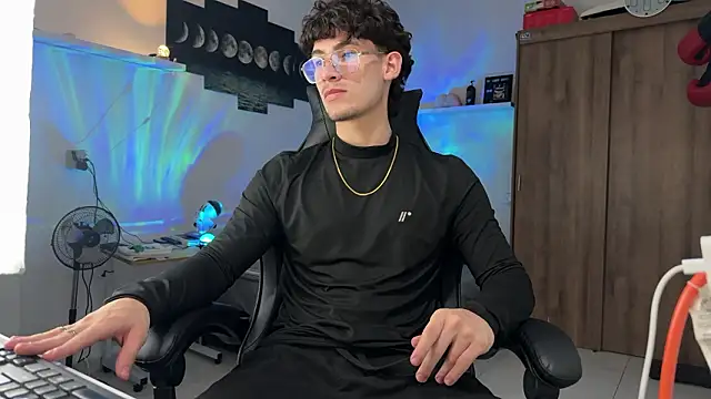 Kisan Smith online show from 03-04-26, 01:33