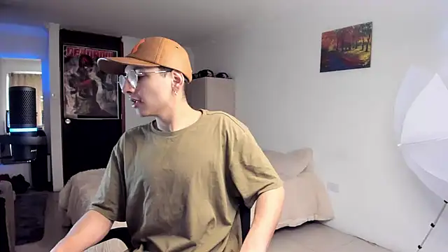 a lejandro 0 8 online show from 12-12-24, 07:37