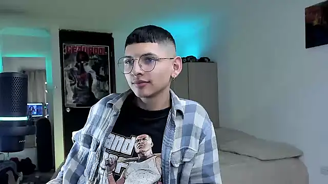 a lejandro 0 8 online show from 12-15-24, 01:02