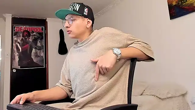 a lejandro 0 8 online show from 12-24-24, 09:00