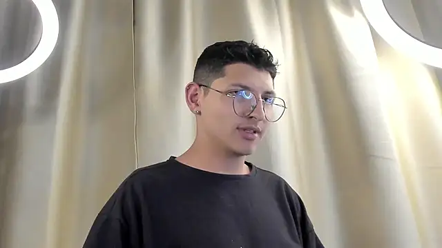 a lejandro 0 8 online show from 02-06-25, 08:07