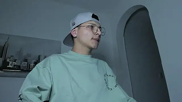 a lejandro 0 8 online show from 03-02-25, 04:07