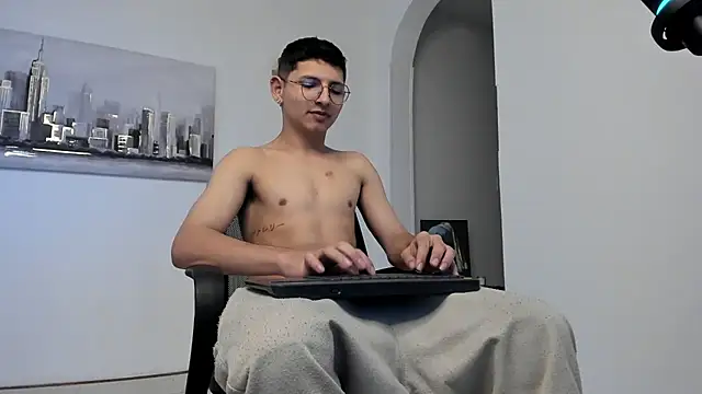 a lejandro 0 8 online show from 03-08-25, 05:28