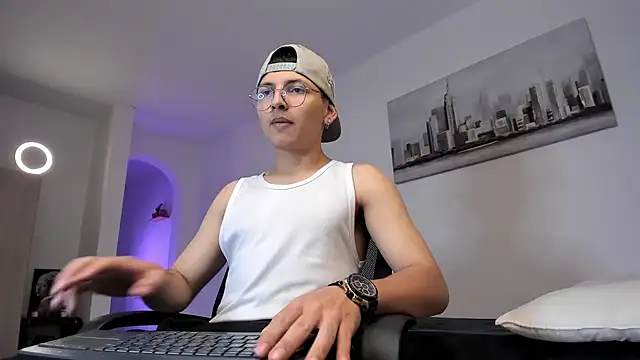 a lejandro 0 8 online show from 03-10-25, 06:27