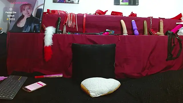 Snapshot of Wiktoria_Brownx chatting on 11-26-25, 11:17 Wiktoria Brownx online show from 11-26-25, 11:17