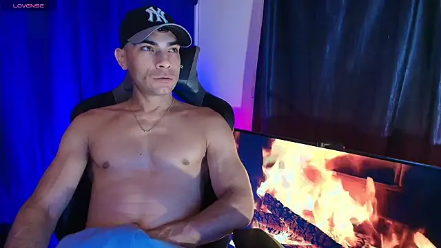 sexyboycolombi4 online show from 06-29-26, 07:36