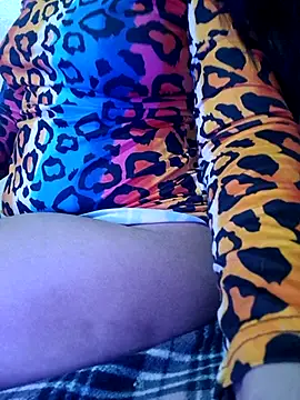 Snapshot of Noraa5 chatting on 12-14-25, 01:22 Noraa5 online show from 12-14-25, 01:22