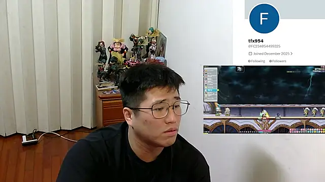 Snapshot of tfx954 chatting on 12-13-25, 07:53 tfx954 online show from 12-13-25, 07:53