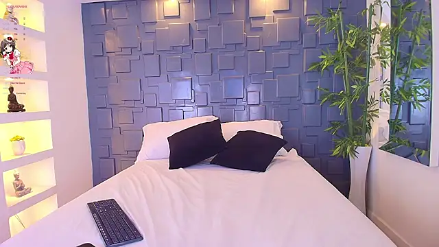 EmmilyCollson online show from 02-08-25, 05:18