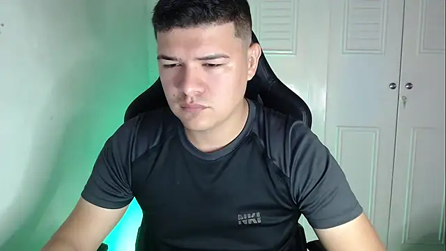 Plug Control online show from 09-22-25, 03:14