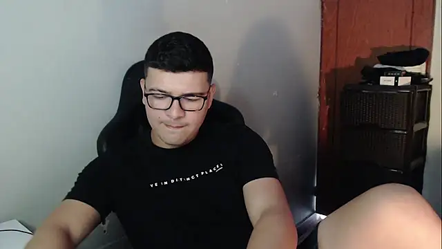 Snapshot of Plug_Control chatting on 01-08-26, 06:54 Plug Control online show from 01-08-26, 06:54