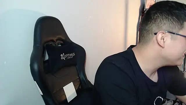 Snapshot of Plug_Control chatting on 02-12-26, 06:36 Plug Control online show from 02-12-26, 06:36