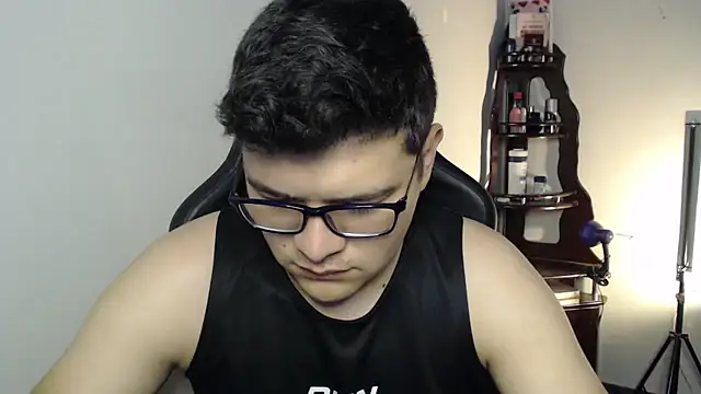 Snapshot of Plug_Control chatting on 02-21-26, 05:14 Plug Control online show from 02-21-26, 05:14