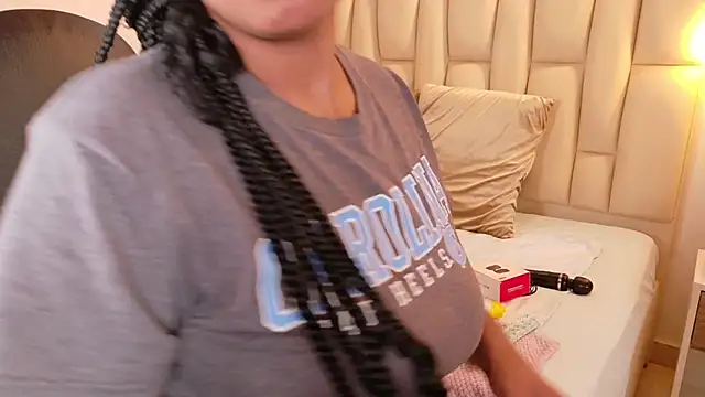 lia mariana online show from 11-16-25, 10:04