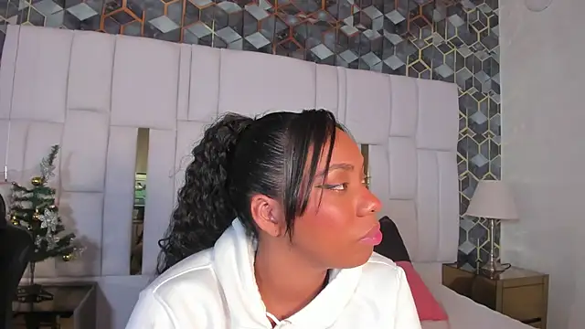 lia mariana online show from 12-20-25, 04:19