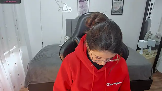 Amy joones online show from 11-03-25, 01:34