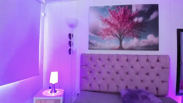 Julianaa Castro  online show from 01-10-25, 05:56