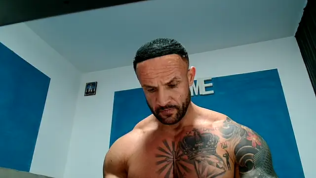 Magnificmuscles89 online show from 10-19-25, 09:48