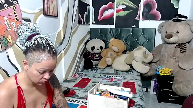 Snapshot of manzanahot9 chatting on 09-21-25, 11:23 manzanahot9 online show from 09-21-25, 11:23