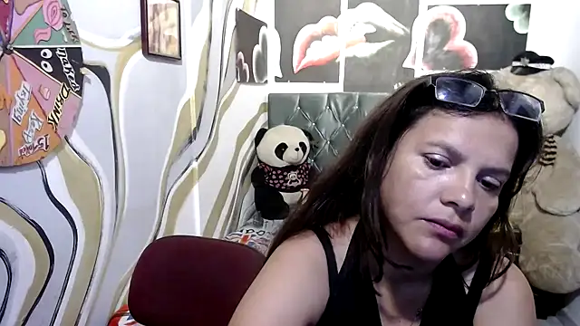 Snapshot of manzanahot9 chatting on 09-26-25, 11:36 manzanahot9 online show from 09-26-25, 11:36