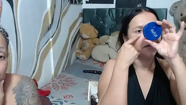 Snapshot of manzanahot9 chatting on 10-22-25, 06:51 manzanahot9 online show from 10-22-25, 06:51