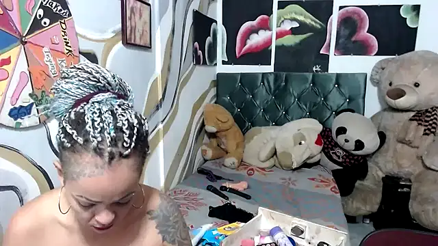 Snapshot of manzanahot9 chatting on 10-27-25, 11:36 manzanahot9 online show from 10-27-25, 11:36