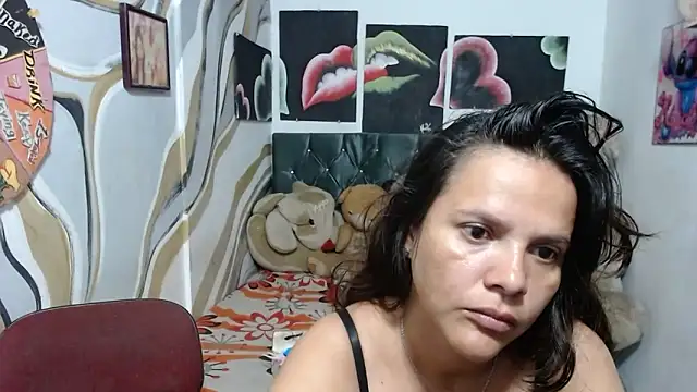 Snapshot of manzanahot9 chatting on 02-17-26, 08:33 manzanahot9 online show from 02-17-26, 08:33