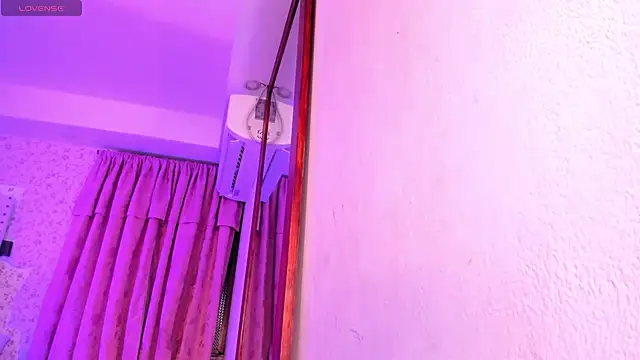 Snapshot of kitty_roouse chatting on 01-06-25, 01:42 kitty roouse online show from 01-06-25, 01:42