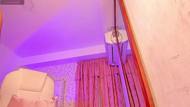 Snapshot of kitty_roouse chatting on 02-05-25, 04:06 kitty roouse online show from 02-05-25, 04:06